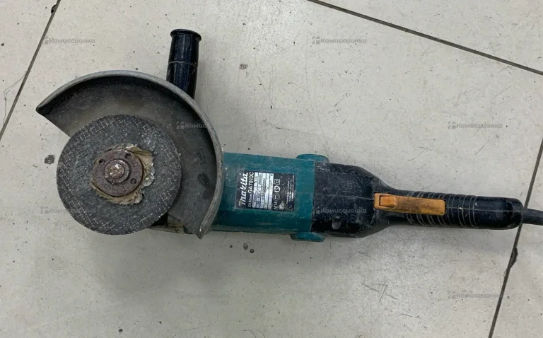 УШМ makita GA7010C