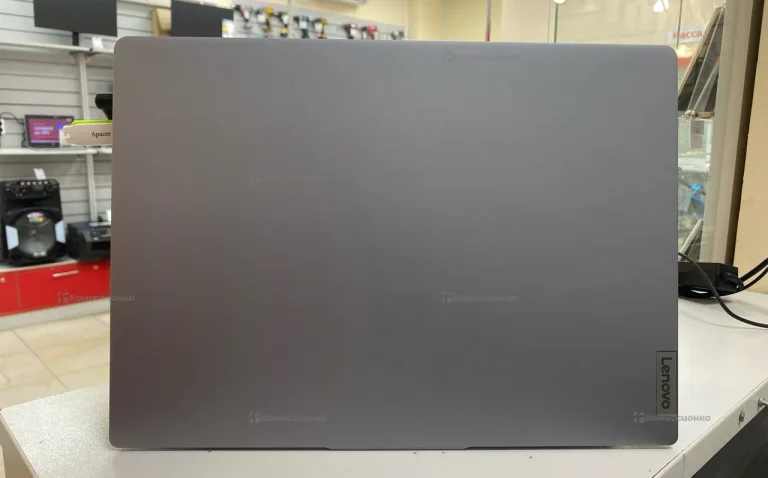 ноутбук Lenovo 82XR