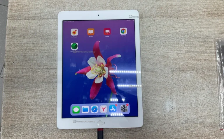 Планшет Apple iPad Air 128Gb Wi-Fi