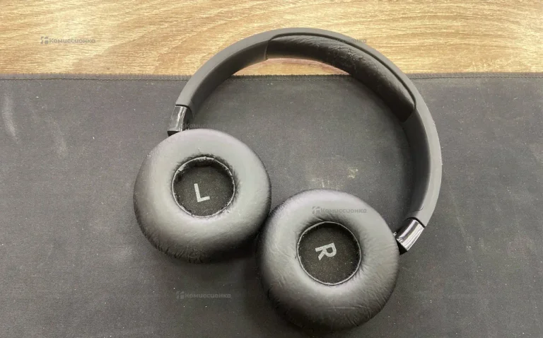 Наушники  JBL tl1142, потертые