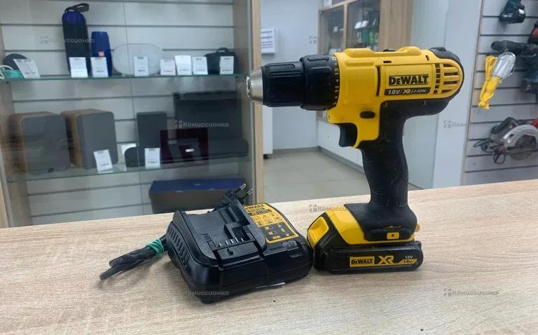Дрель-шуруповерт DeWALT DCD771-KS