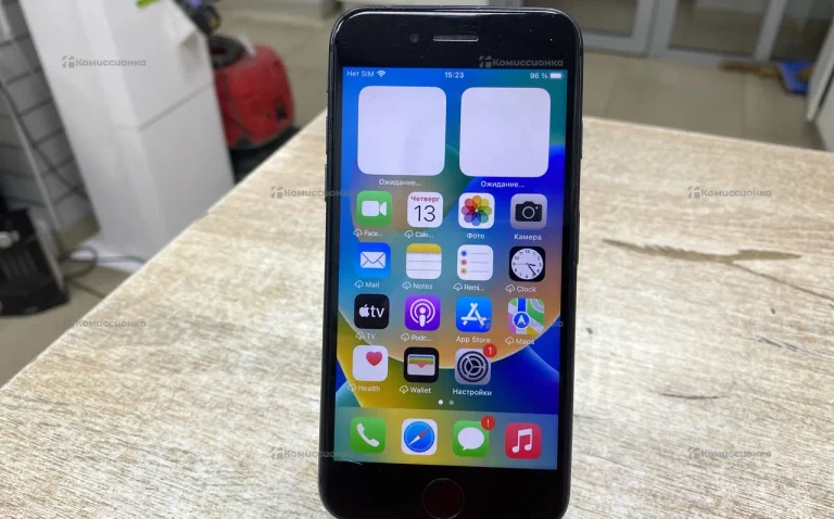 Apple iPhone 8 2/64 ГБ