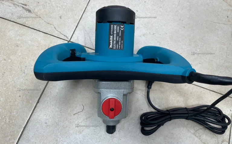 миксер Makita uto2600