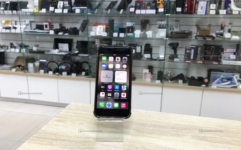 Apple IPhone 8 64 ГБ