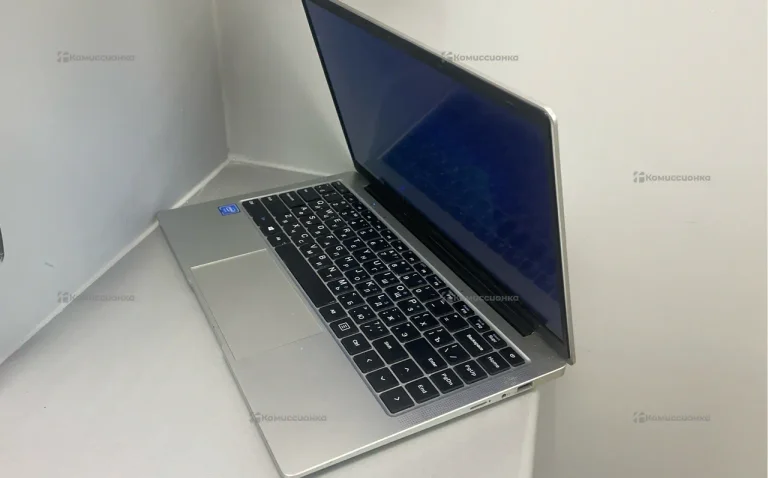 Ноутбук  Default string