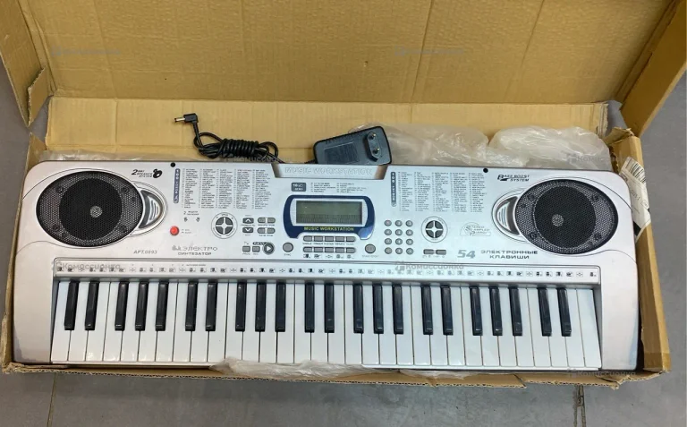 Синтезатор 54 электронные клавиши