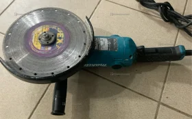 Угловая шлифмашина Makita GA9050