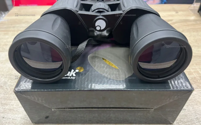 Бинокль Atom 10-30.50