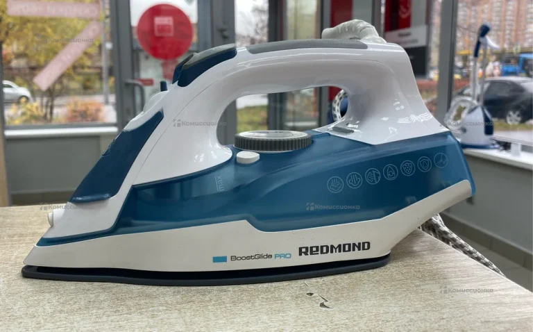 Утюг Redmond RI-C278