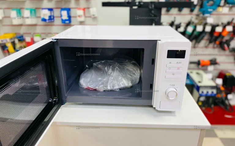 Микроволновая печь  Midea AM823S220-W