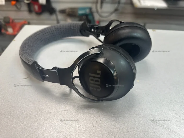 Наушники  JBL club 700