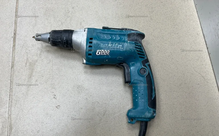 Makita FS2700