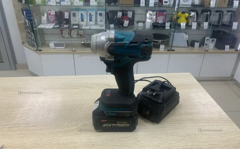 гайковерт Makita  700HM