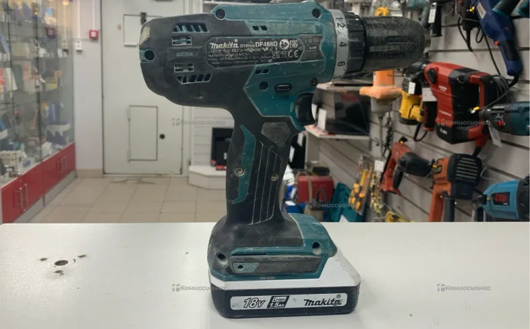 Аккумуляторная дрель-шуруповерт Makita DF488D