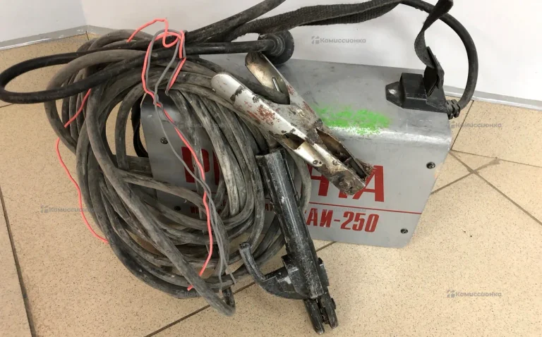 Сварочный аппарат РЕСАНТА САИ-250 (с проводами)