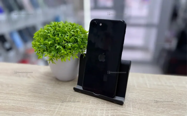 Apple iPhone SE (2020) 3/64 ГБ