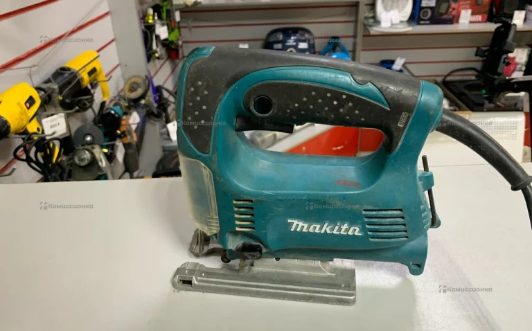 Электро  лобзик Makita 4329