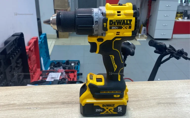Дрель-шуруповерт DeWALT DCD805P2T