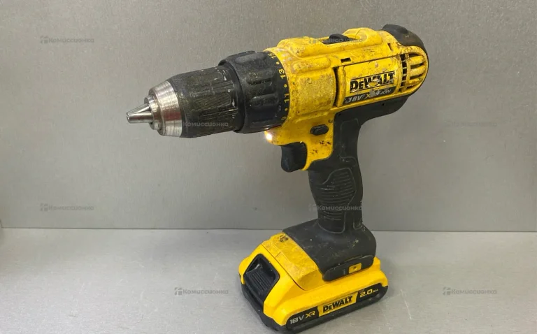 Аккумуляторный дрель-шуруповерт DeWalt DCD771