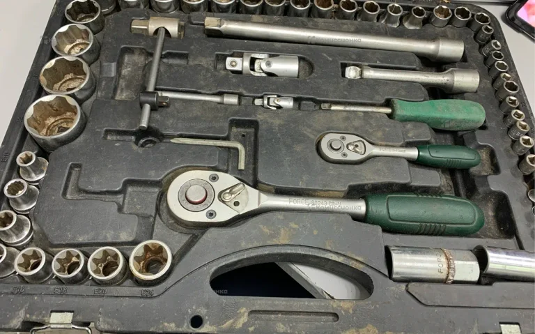 Набор инструментов Farce 82 предмета