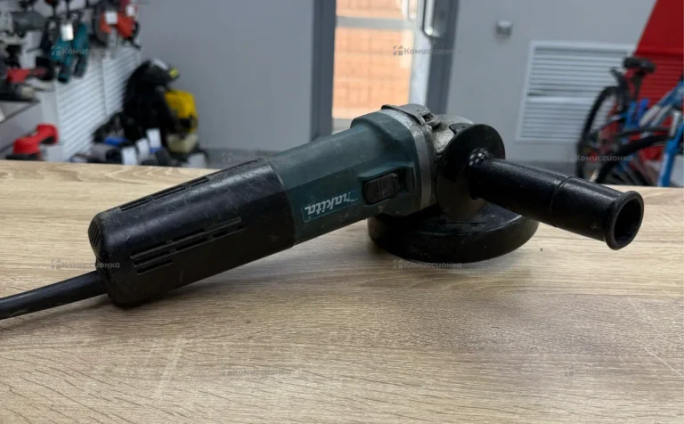 Угловая шлифовальная машина Makita 9565H