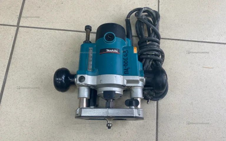 Фрезер makita RP1110C