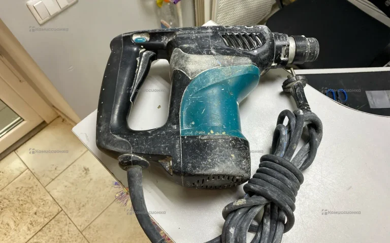 Перфоратор Makita hr2810