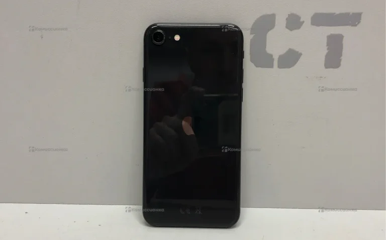 Apple iPhone SE (2020) 3/64 ГБ