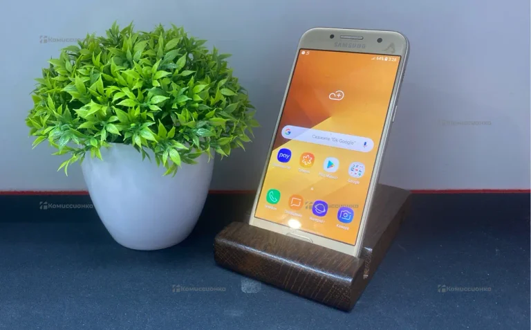 Samsung Galaxy A3 (2017) 2/16 ГБ