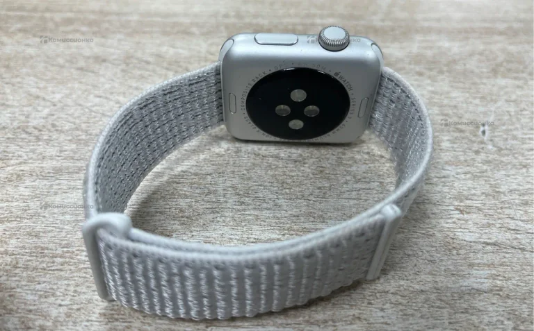 Часы Apple Watch Series 3