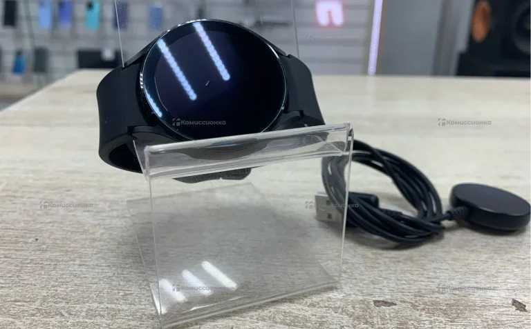 Часы  Samsung Galaxy Watch 4 44mm