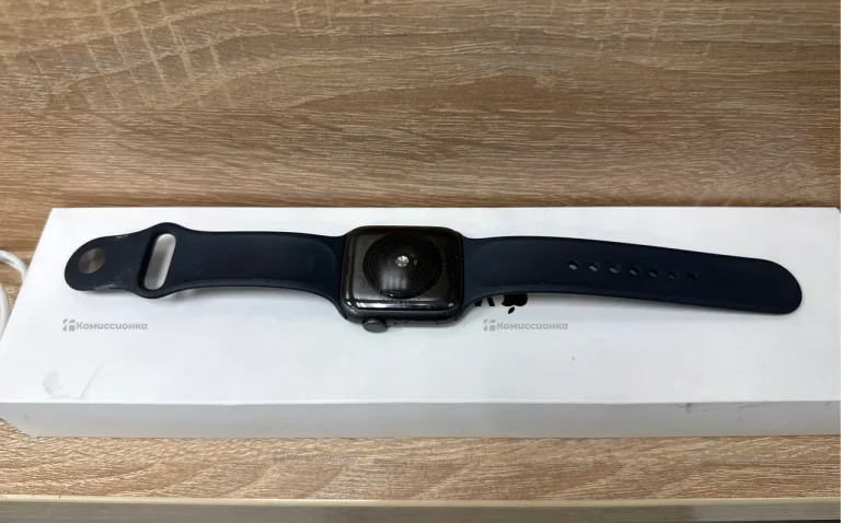 Часы  Apple Watch SE 44mm 1st gen