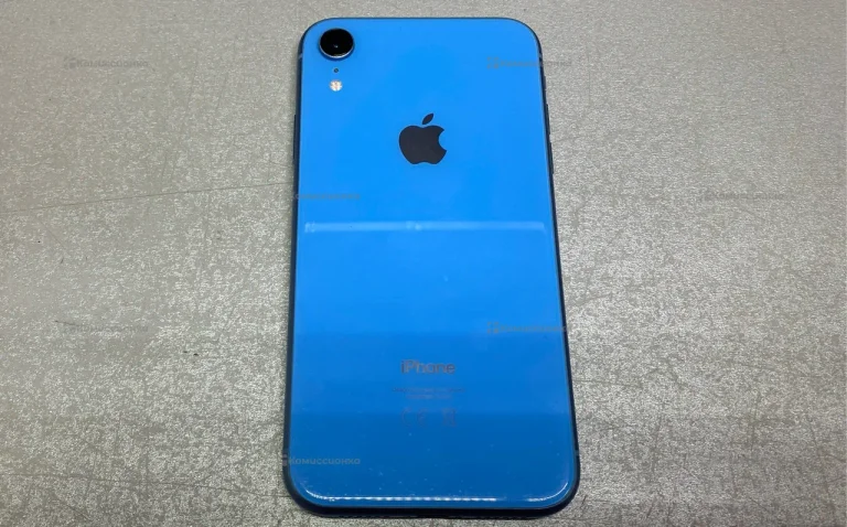 Apple iPhone XR 64 ГБ