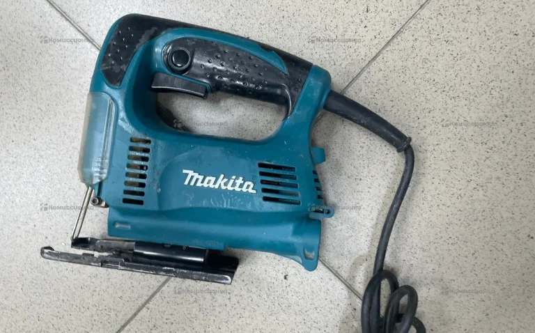 Makita 4326