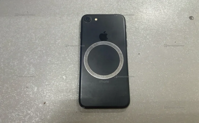 Apple iPhone. 7 32 ГБ
