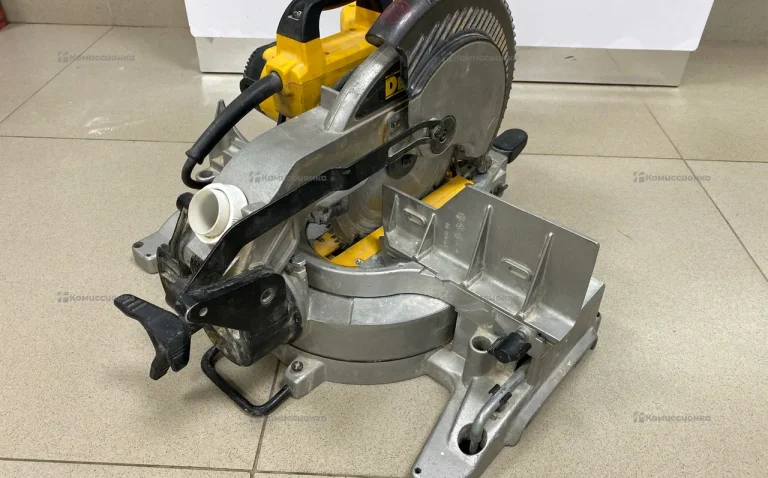 Торцовочная пила dewalt DW713