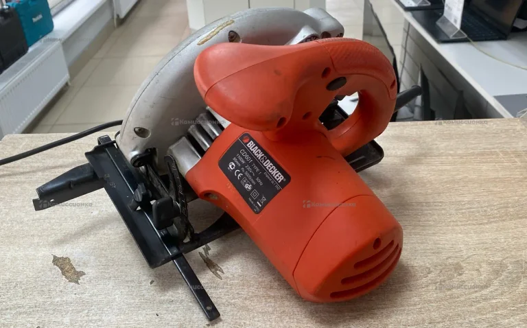 Дисковая пила Black Decker CD601