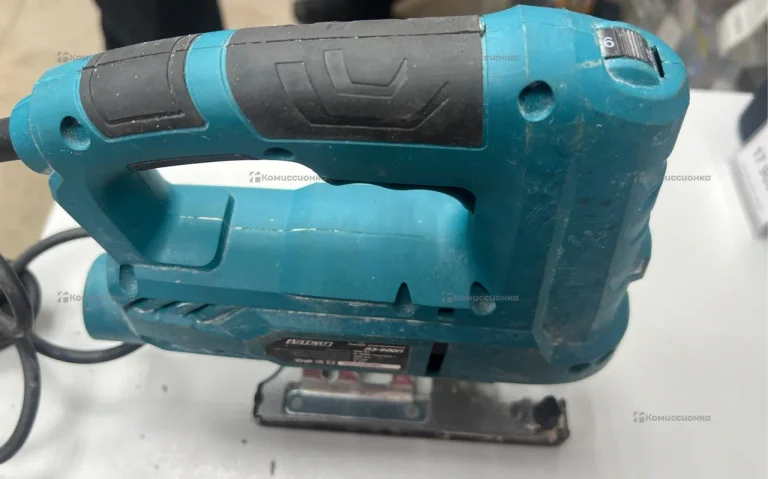 Электрический лобзик Варяг лЭ-900п