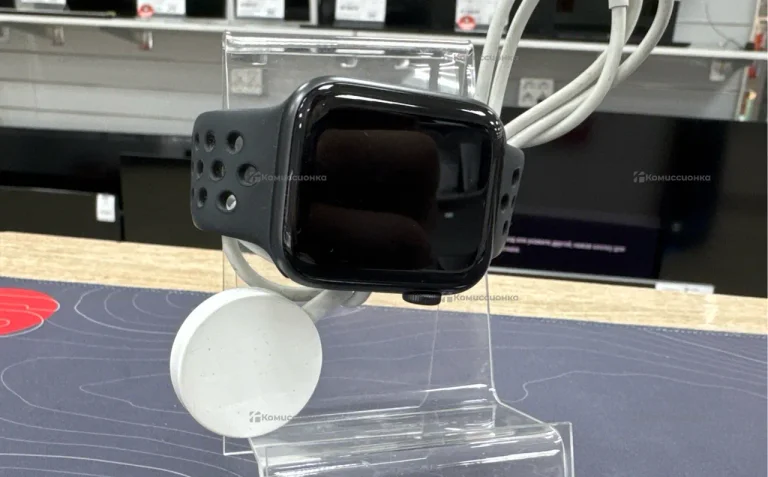 Часы  Apple Watch SE 2024