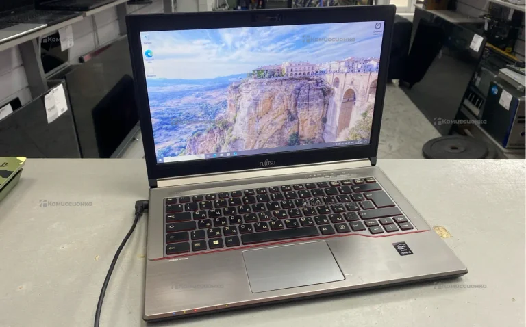 Ноутбук Fujitsu Lifebook E744
