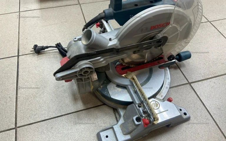 Торцовочная пила Bosch GCM 216