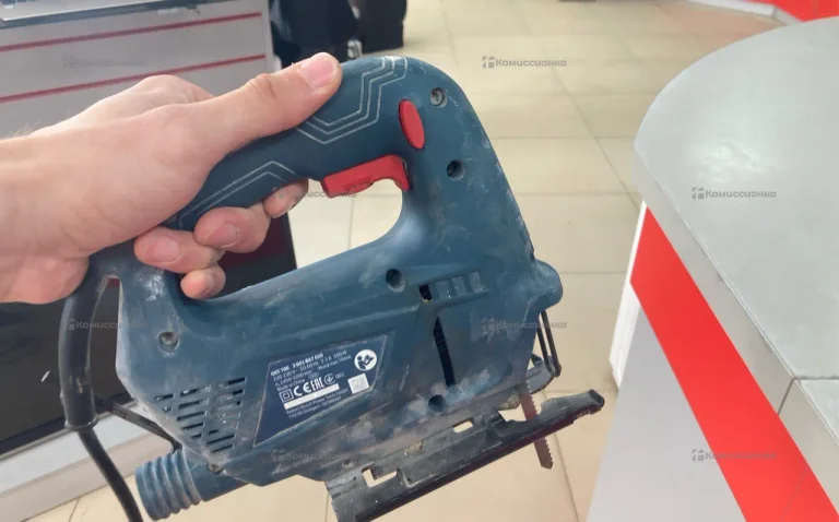 Электрический лобзик Bosch GST 700