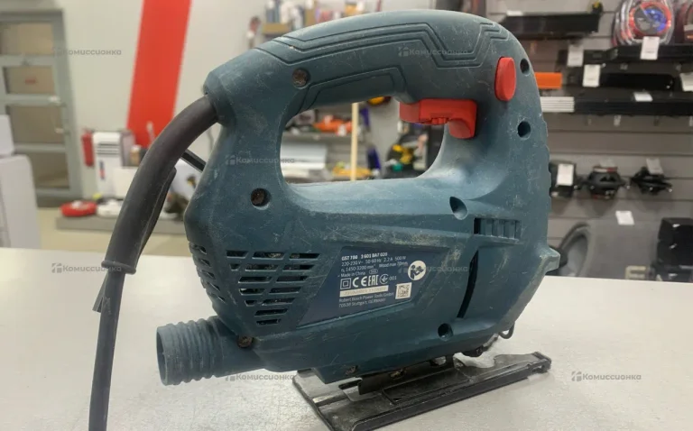 Лобзик Bosch GST 700
