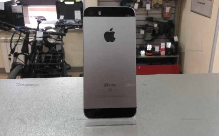 Apple iPhone SE 32 ГБ