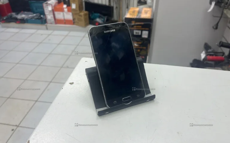 Samsung Galaxy J1 (2016) 1/8 ГБ