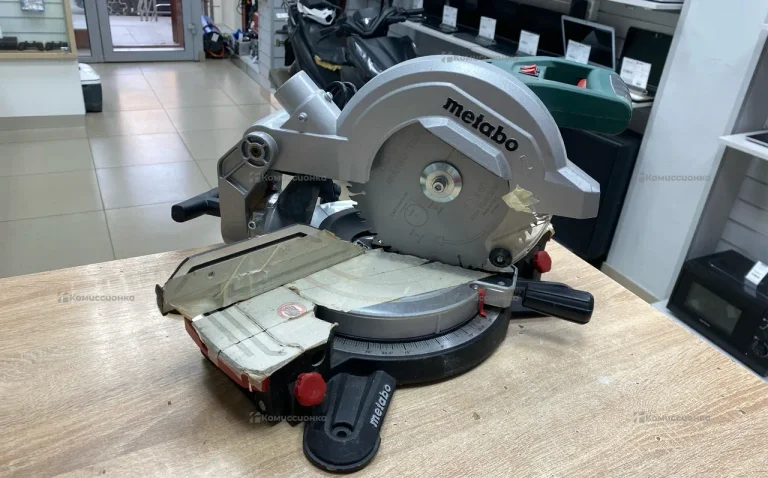 Торцовочная пила metabo KS 216 M Lasercut