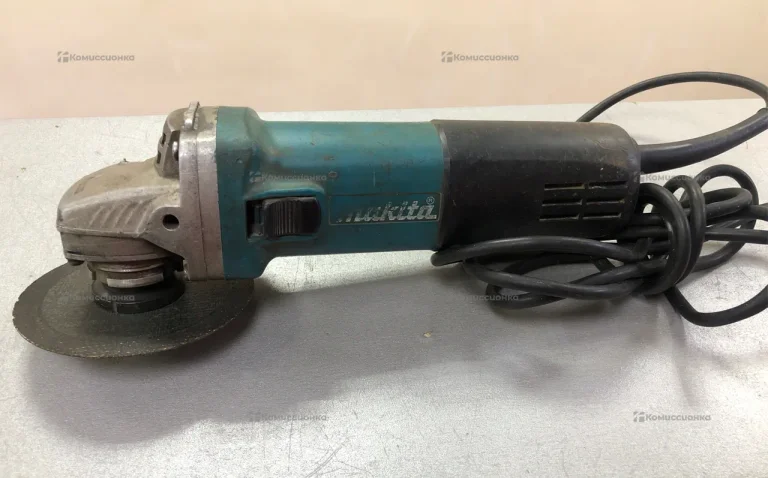 УШМ Makita 9558HN.