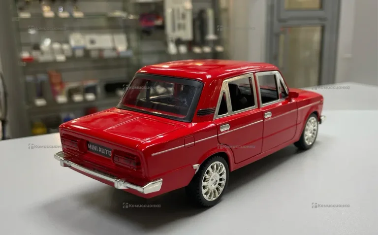 Железная машинка LADA