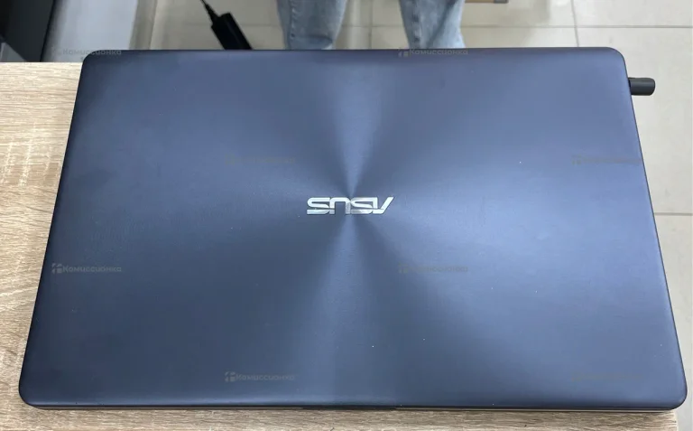 Ноутбук  ASUS vivobook 17