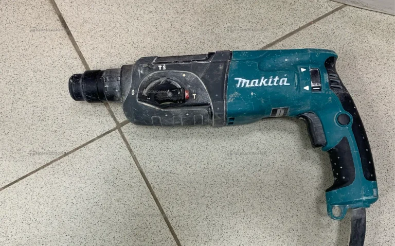 Перфоратор Makita HR2470